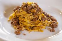 Begini Cara Bikin Saus Bolognese Tradisional Italia yang Enak