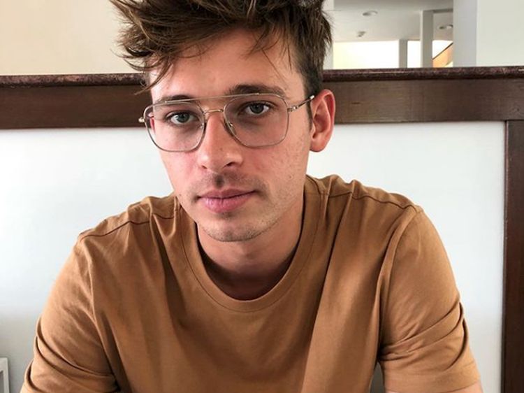 Astaga, DJ Flume Tampilkan Adegan Seks di Atas Panggung