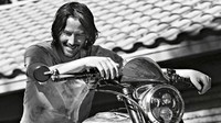 Atau justru berkeliling dengan motor kesayangannya itu. Dok. Instagram