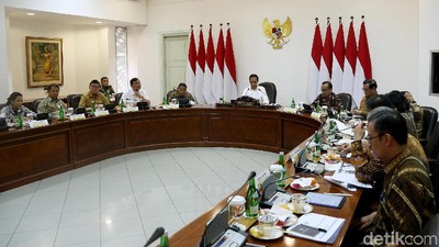 Jokowi Kumpulkan Menteri Bahas Industri 4.0