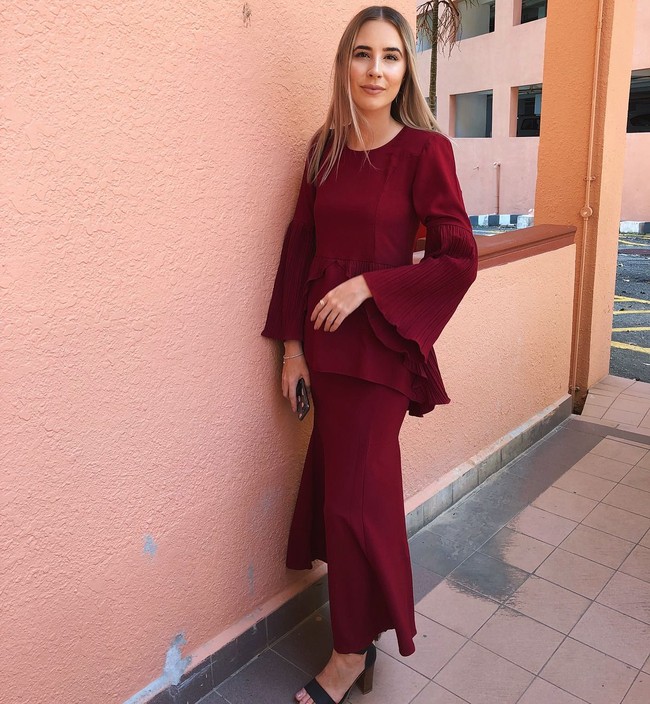 Seperti dilansir Foxsportasia, Jenna adalah seorang humas dan eksekutif pemasaran. Namanya populer sejak ia diketahui dengan Matthew yang juga bek klub Liga Super Malaysia Pahang. Foto: Instagram @jennavivian_