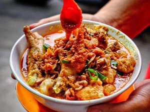 Di Bandung Bisa Jajan Cekeran Midun hingga Mie Merapi yang Membakar Lidah