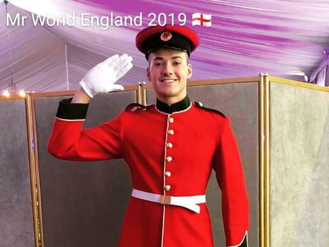 Ilmuwan Roket Tampan Menangkan Kontes Mr World