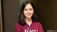 Banyak pria yang jatuh hati dengan akting dan wajah manis Zara. Pool/Noel/detikFoto.