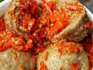 5 Makanan Pedas Paling Populer, Ada Ayam Geprek hingga Bakso Mercon