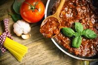 Begini Cara Bikin Saus Bolognese Tradisional Italia yang Enak