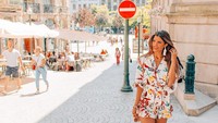 Liburan ke Eropa juga pernah dilakukan Luana. Dia asyik berjalan-jalan menikmati Kota Porto di Portugal. (Instagram/@pilotluana)
