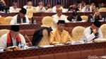 Raket dengan Komisi V, Menhub Kenakan Pakaian Adat Riau