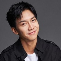 Posisi kelima aktor Korea Selatan paling tampan adalah Lee Seung Gi. Lee Seung Gi baru saja tampil memikat dalam serial drama Vagabond yang hingga kini masih tayang di Netflix. Aktor 33 tahun itu juga belum lama ini berkunjung ke Indonesia untuk variety show di Netflix berjudul Twogether. Foto: instagram