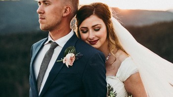 Suatu hari, saya menyadari bahwa saya mulai merindukannya setiap saat kami tidak bersama. Kemudian, saya mendapati diri saya membawanya ke semua orang dan saya ajak bicara seperti gadis remaja yang naksir, ”kata Laura. (Foto: Facebook)