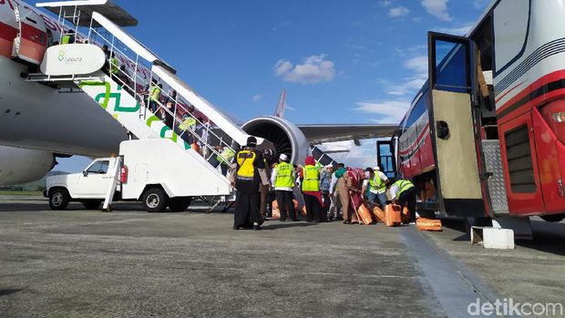 Sebanyak 392 jemaah haji kloter 1 embarkasi Aceh tiba di Tanah Rencong.
