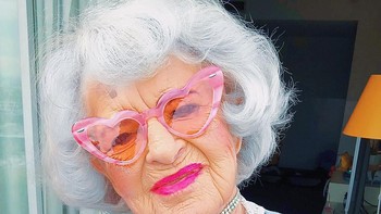 Gimana, keren posenya? Foto:Instagram/baddiewinkle