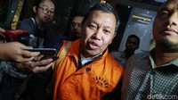Dolly terjaring operasi tangkap tangan (OTT) KPK terkait dugaan suap distribusi gula.