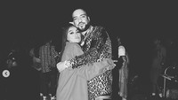 Selain itu Agnez juga tampak sangat mesra dengan French Montana, ada apa ya? Dok. Instagram/agnezmo