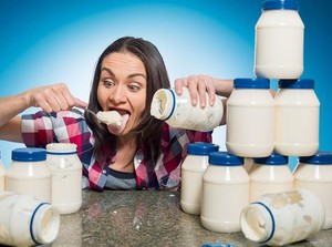 Pecahkan Rekor Dunia, Wanita Ini Habiskan 3 Stoples Mayonnaise dalam 3 Menit!