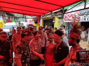 Kapolri-Panglima TNI Kunjungi Keluarga Korban Meninggal Rusuh di Papua