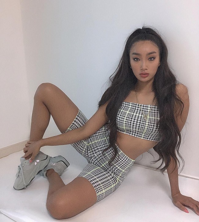 Aku melakukan perenggangan (bagian) samping (perut) setiap hari selama setahun dan ukuran pinggangku turun menjadi 23 inci dari 25, kata Gabi yang mengaku sudah rutin berolahraga sejak usia 14. Foto: Instagram @iamchocobi