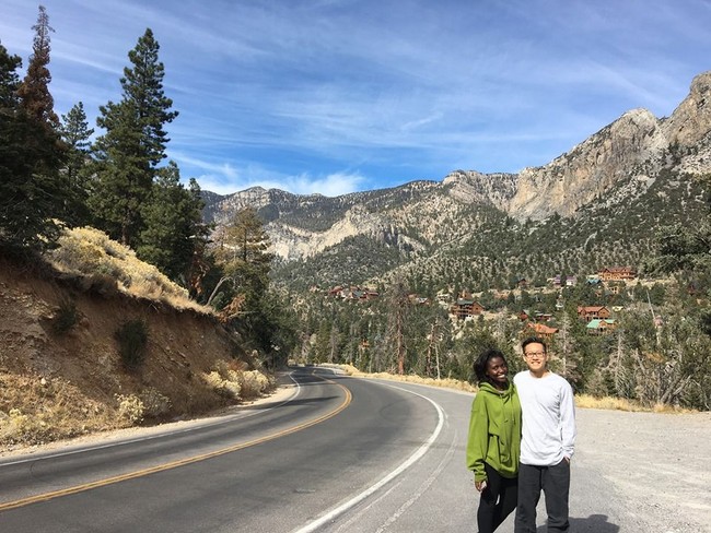 Ayah Tan tidak menyetujui hubungan asmaranya dengan Edna karena budaya yang berbeda. Menurutnya jika pernikahan di antara Tan dan Edna tetap berlangsung maka akan mengalami banyak kesulitan, dan tentu tidak akan baik untuk bisnis yang dijalankan oleh Tan. Foto: Facebook Edna Sophia