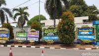 Dirinya pernah menjabat sebagai Direktur Utama PT Indomobil Sukses International Tbk (IMAS). Pada 2011, Gunadi menduduki jabatan sebagai Direktur Komisaris PT Indomobil Sukses International Tbk (IMAS).