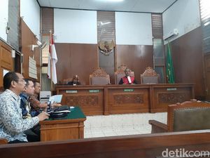 Pengacara Istri Minta Polisi Buktikan Penahanan Kivlan Zen Sesuai Prosedur