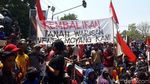 Bawa Keranda Mayat, Warga Pasuruan Tolak Relokasi