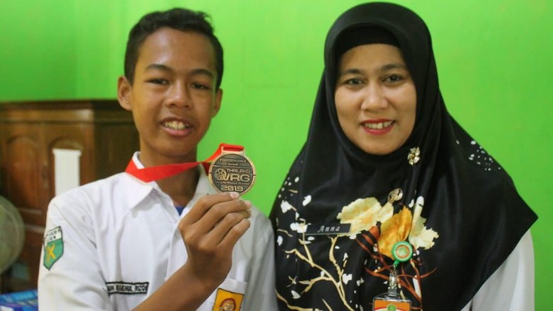 Anak Tukang Permak Baju Raih Penghargaan Lomba Robotika Internasional