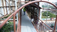 Namun, lantai JPO sudah terlihat diperbarui.