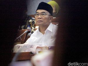 Berkemeja Putih, Muhadjir Effendy Bertemu Ketum PP Muhammadiyah