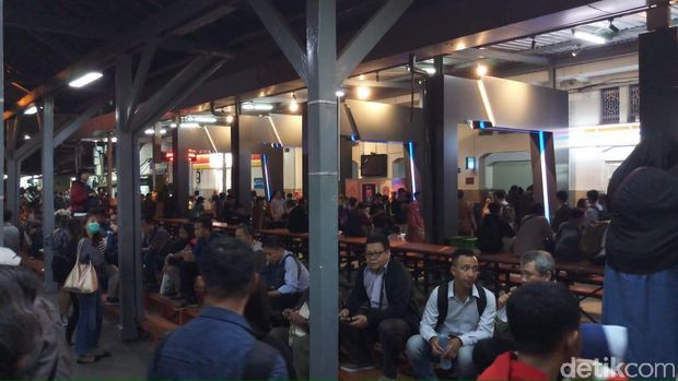 Sempat Terganggu Akibat Tawuran, Perjalanan KRL Berangsur Normal