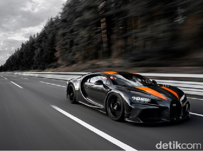 Bugatti Chiron tembus kecepatan 490 km per jam.