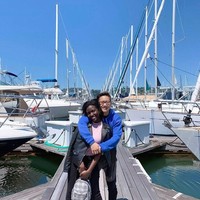 Seperti yang dapat kamu bayangkan, berkencan dengan seorang wanita kulit hitam atau Afrika tidak selalu disambut dengan tangan terbuka dalam budaya China atau Asia. Dan benar saja, ketika saya mulai berkencan dengan Edna, saya mendapat kritikan dari orangtua saya, terutama dari ayah saya, tulis Tan. Foto: Facebook Edna Sophia