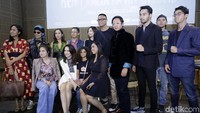 Atta Halilintar bersama para pemain dan kru film Kembalinya Anak Iblis di CGV Grand Indonesia, Jakarta Pusat pada Selasa (3/9). Pool/Palevi S/detikFoto.