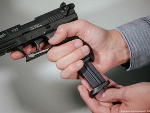 Wanita di Bone Dianiaya Calon Suami-Ditodong Airsoft Gun gegara Emosi