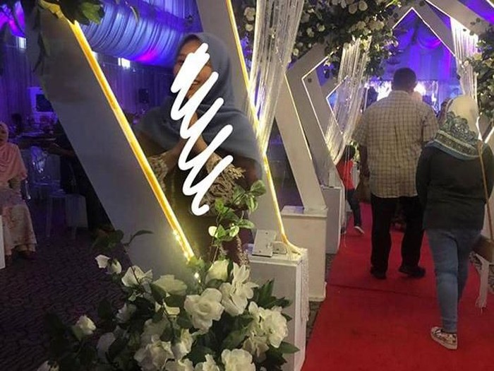 Foto anak yang asyik berayun pada tali penyangga. Foto: instagram @klweddingministry Foto anak yang asyik berayun pada tali penyangga. Foto: instagram @klweddingministry