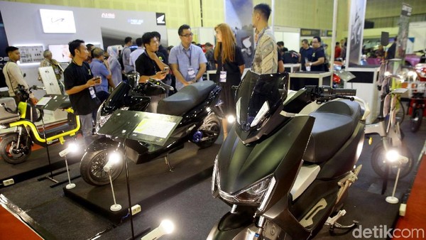 Pesta Kendaraan Listrik di Jakarta
