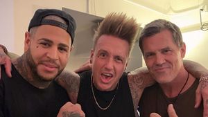 Aksi Thanos bersama Vokalis Papa Roach dan Bad Wolves
