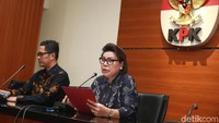 OTT Bupati Bengkayang ini merupakan OTT ketiga KPK dalam dua hari. Sebelumnya, KPK telah melakukan dua OTT berturut-turut dalam dua hari. OTT KPK tersebut melibatkan Bupati Muara Enim Ahmad Yani dan Direktur Utama (Dirut) PTPN III Dolly Pulungan.