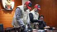 Suryadman diduga menerima suap berkaitan dengan pekerjaan proyek pada Dinas PUPR di kabupaten yang dipimpinnya.