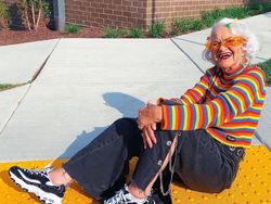 Nenek Super Gaul di Instagram, Usianya Sudah 92 Tahun Lho!