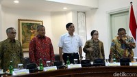 Salah satu strategi menarik investor ke dalam negeri karena menyikapi tren ekonomi global yang melambat.
