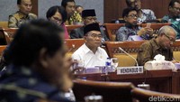 Kedatangan Mendikbud Muhadjir Effendy dalam rapat tersebut untuk membahas Rencana Kerja dan Anggaran Kementerian dan Lembaga (RKAKL) Tahun 2020, program usulan yang didanai DAK dan penyerahan rekomendasi Panja Pendidik dan Tenaga Kependidikan Komisi X DPR.