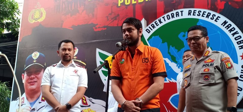 Polisi Serahkan Rio Reifan ke RSKO Cibubur untuk Rehabilitasi Polisi Serahkan Rio Reifan ke RSKO Cibubur untuk Rehabilitasi