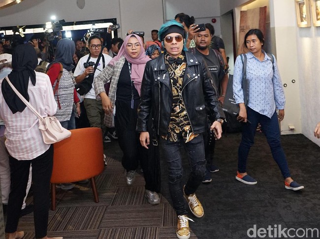 Atta Kena Lagi Pansos Foto di Hotel sampai Takut Diperkosa Genderuwo