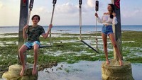 Di foto lain, Farah menandai lokasi fotonya di kawasan Wyndham Sundancer Lombok. Ini adalah resort berbintang yang ada di Lombok Barat. (farahquinnofficial/Instagram)