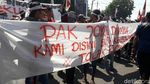 Bawa Keranda Mayat, Warga Pasuruan Tolak Relokasi