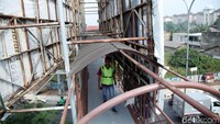 JPO tersebut saat ini masih dalam proses perbaikan.