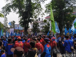 Buruh Jabar Tolak Kenaikan Iuran BPJS Kesehatan hingga TKA