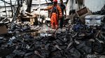 Pabrik Sepatu di Penjaringan Ludes Terbakar