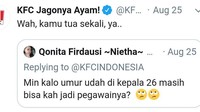 Akun twitter ini juga dijadikan sarana untuk bertanya soal lowongan pekerjaan lho. Lihat saja netizen yang bertanya ini. Ups tapi jawabannya kok bikin kesal ya. Foto: twitter @kfcindonesia