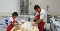 Anak Kecil Ini Bikin 500 Bakpao Tiap Hari untuk Bantu Orangtuanya